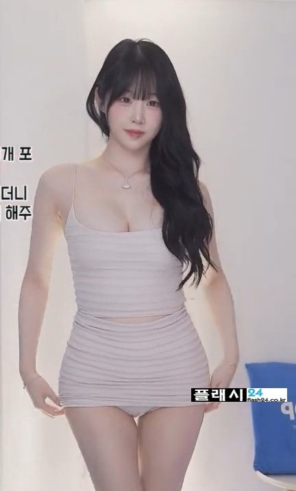 자꾸 내리는 한갱 한뼘 치마 길이